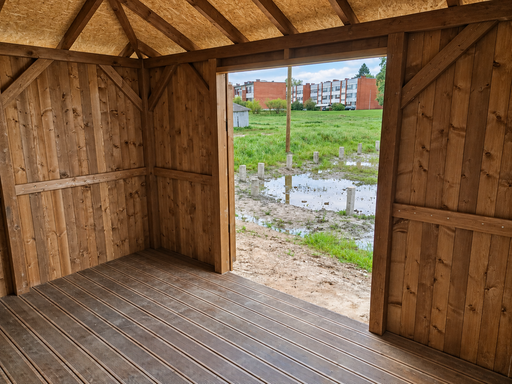 3 × 4,5 m zakázkový dřevěný zahradní domek s dvojitými dveřmi